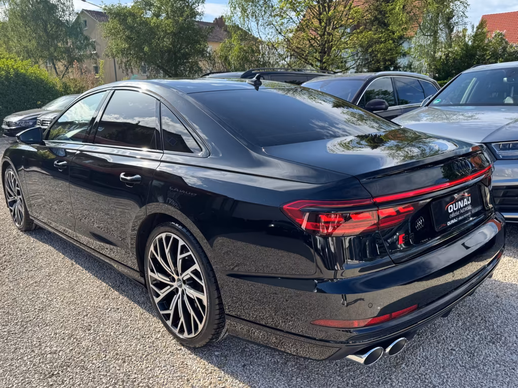 Audi S8