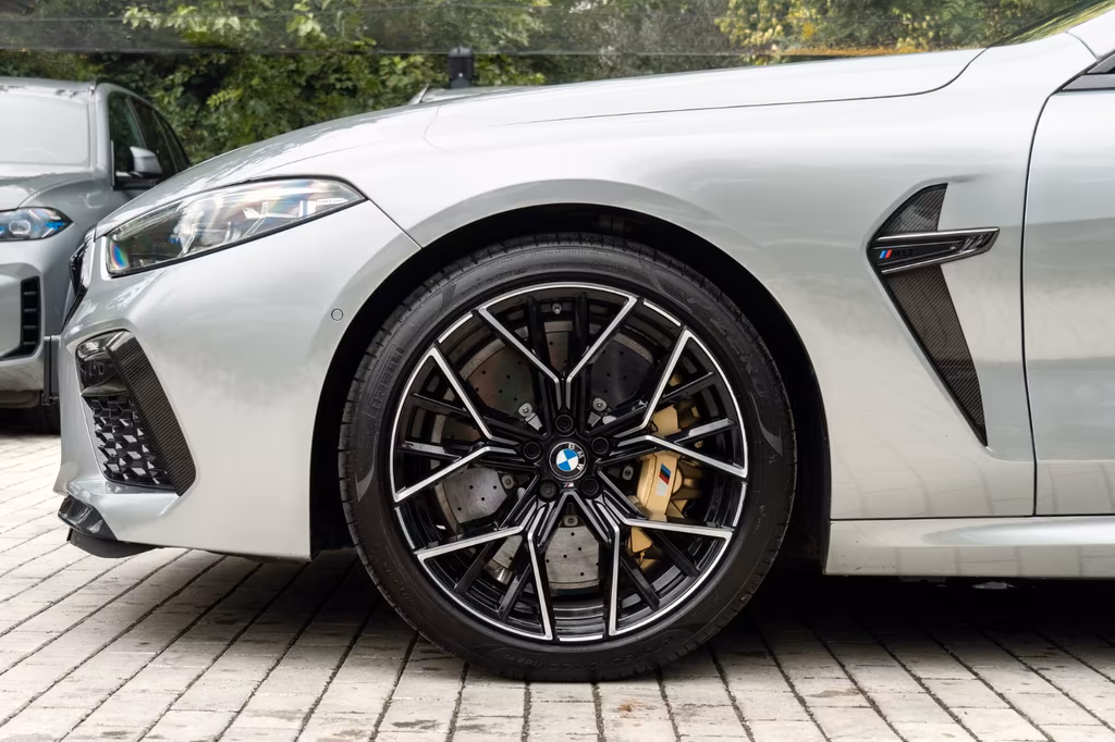BMW M8