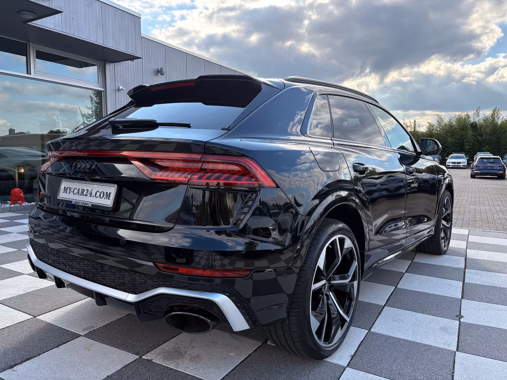 Audi RSQ8