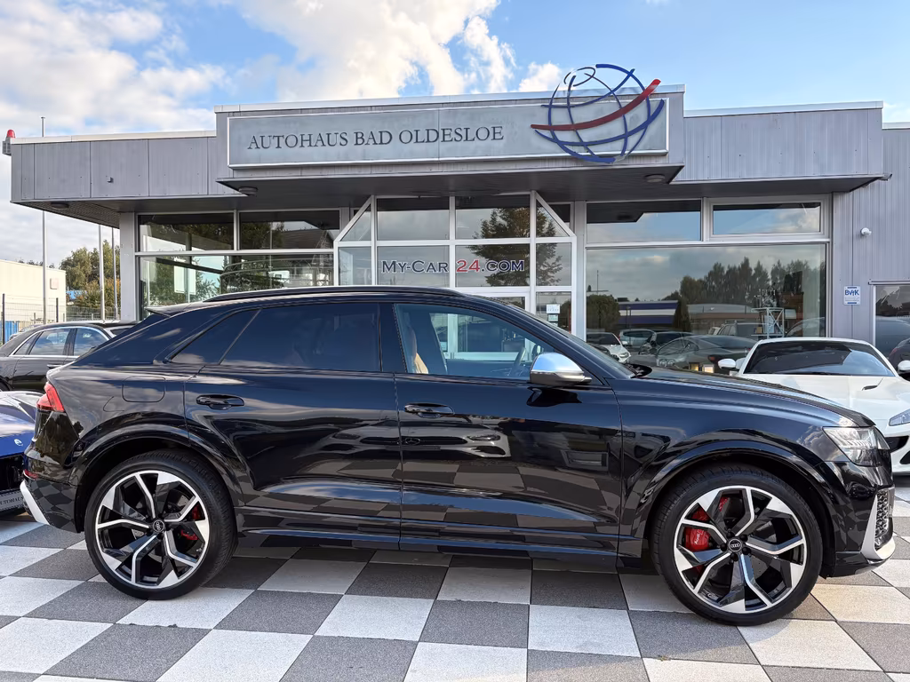 Audi RSQ8