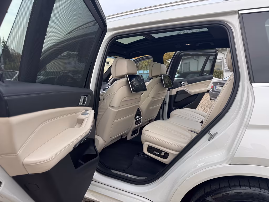 BMW X7 M50