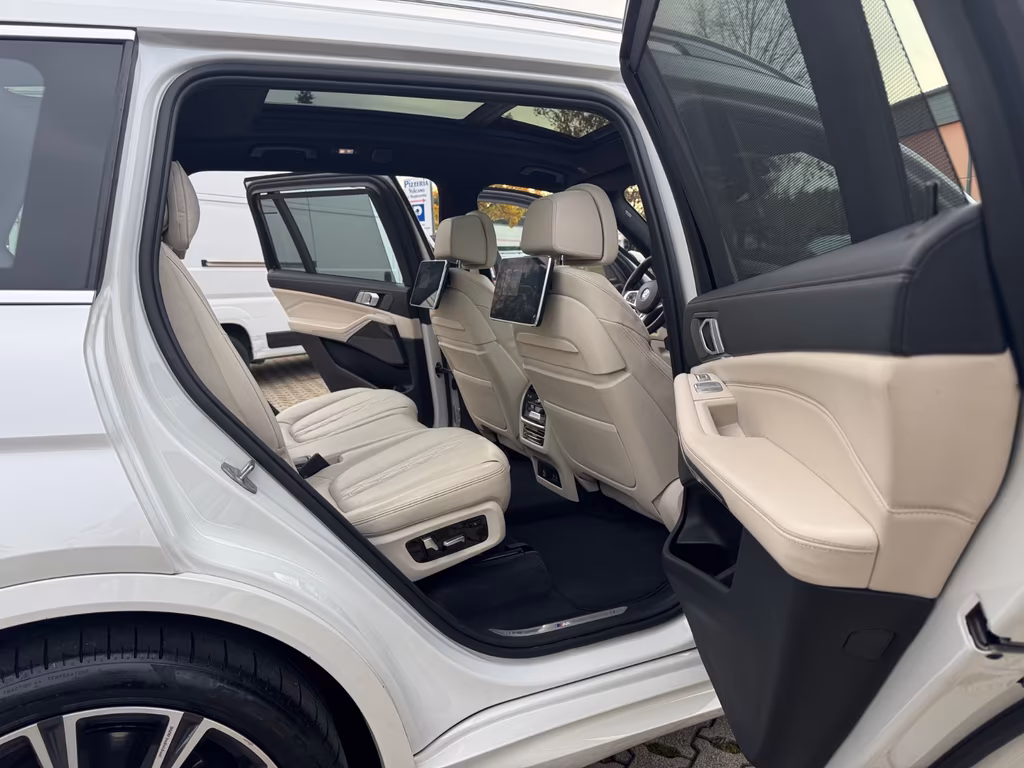 BMW X7 M50