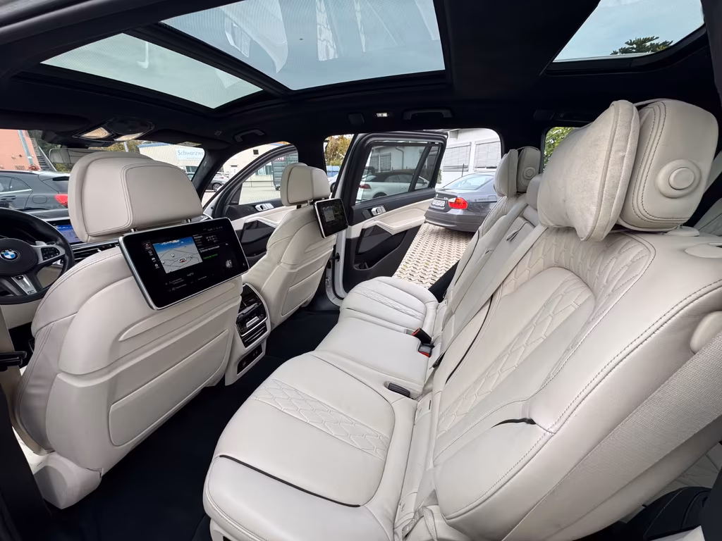 BMW X7 M50