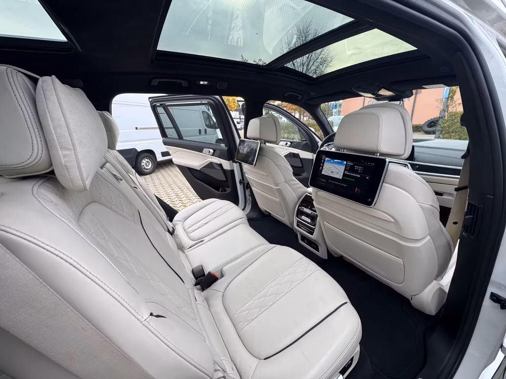 BMW X7 M50