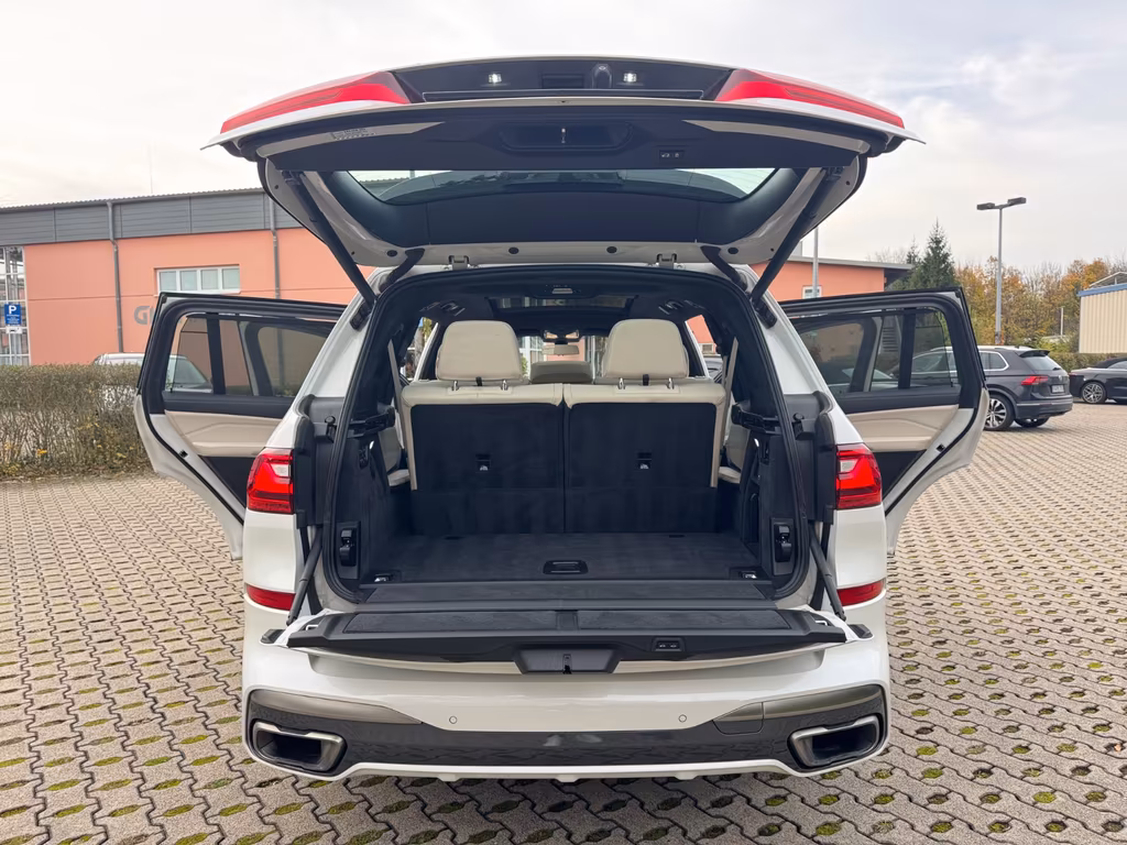 BMW X7 M50