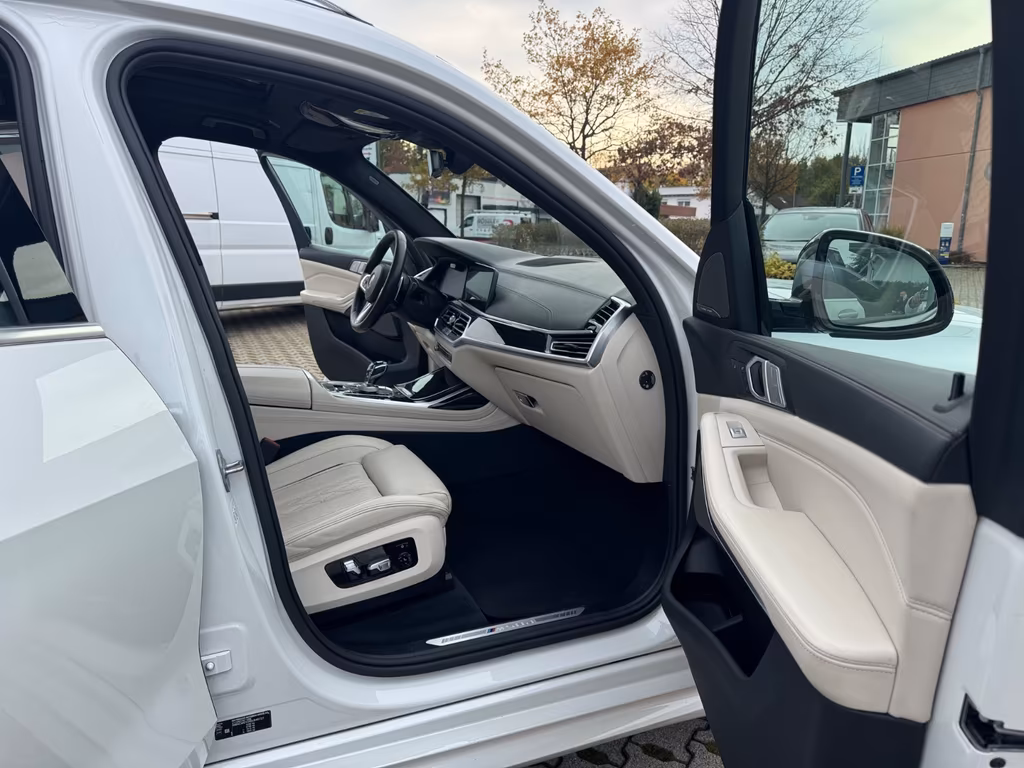 BMW X7 M50