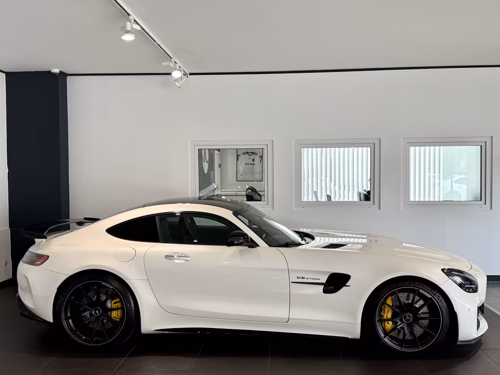 Mercedes-Benz AMG GT R