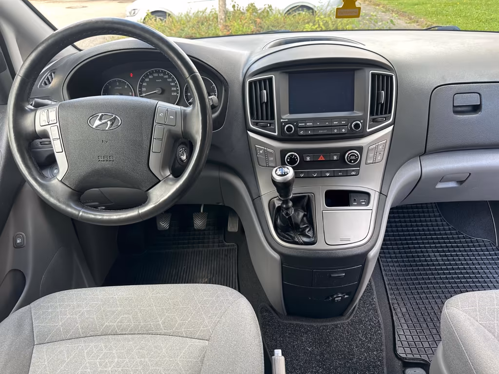 Hyundai H-1
