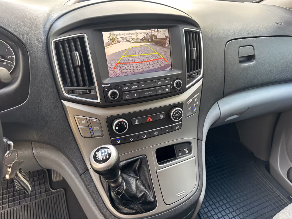 Hyundai H-1