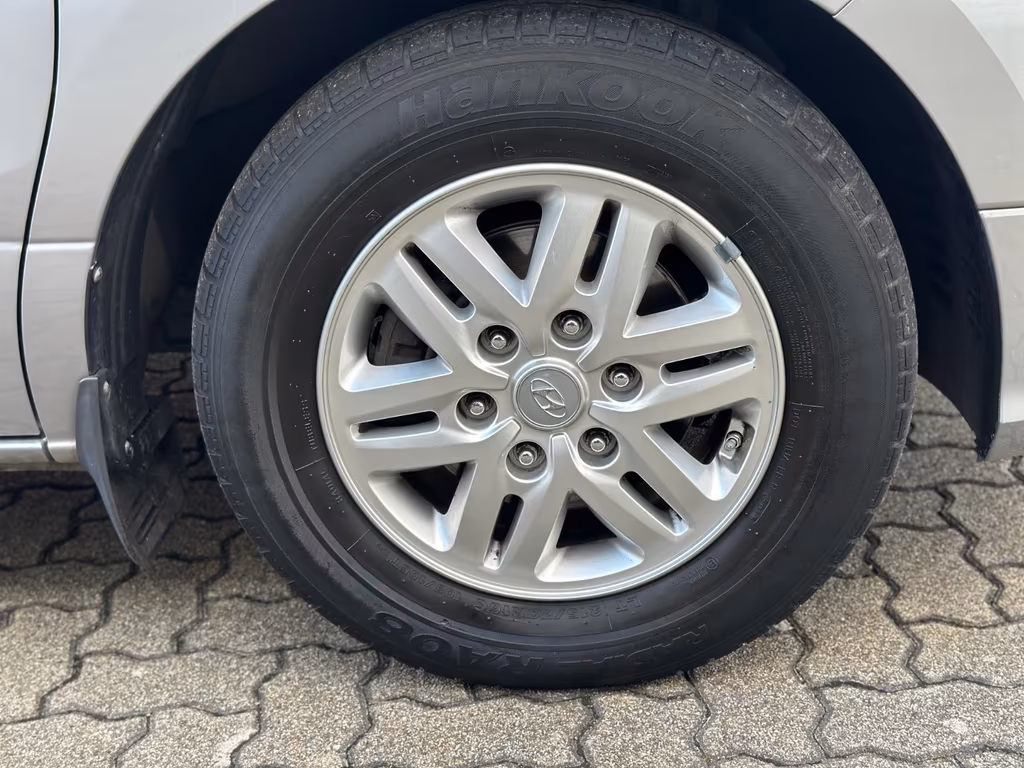 Hyundai H-1