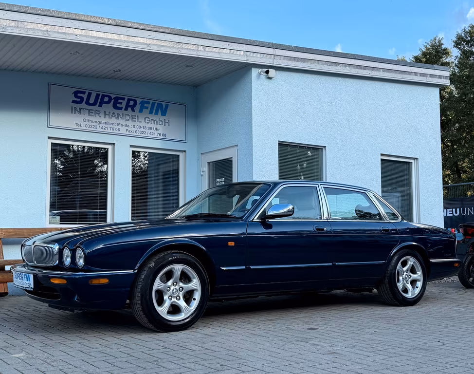 Jaguar XJ