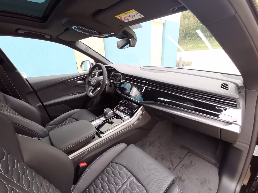 Audi RSQ8