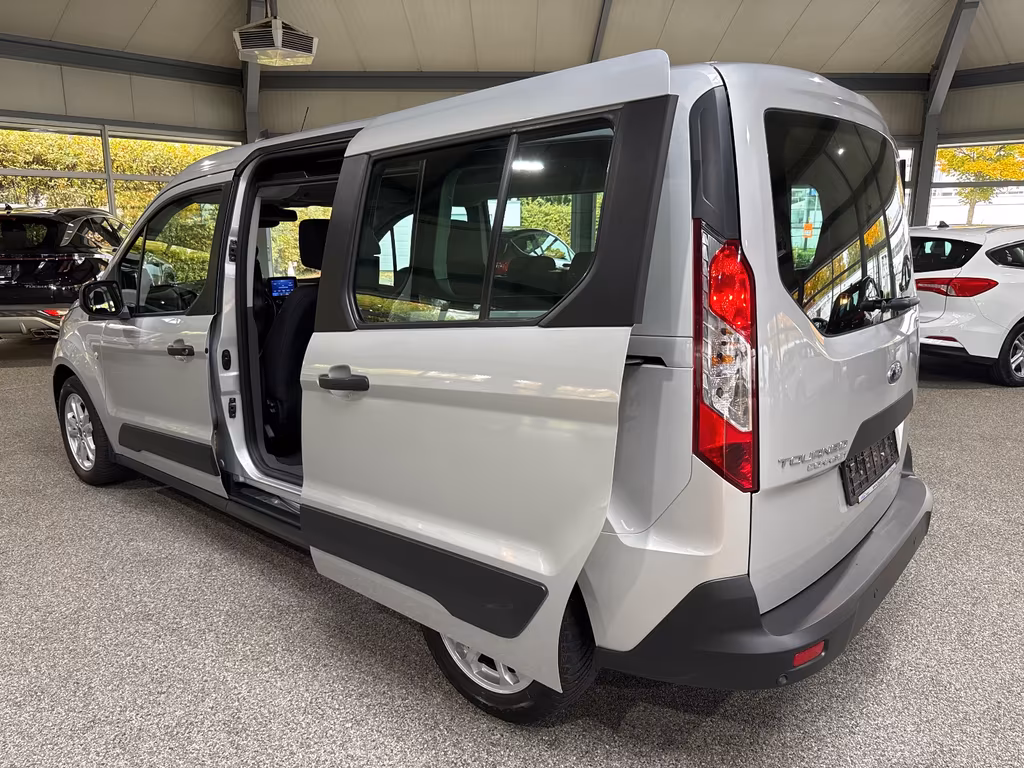 Ford Grand Tourneo