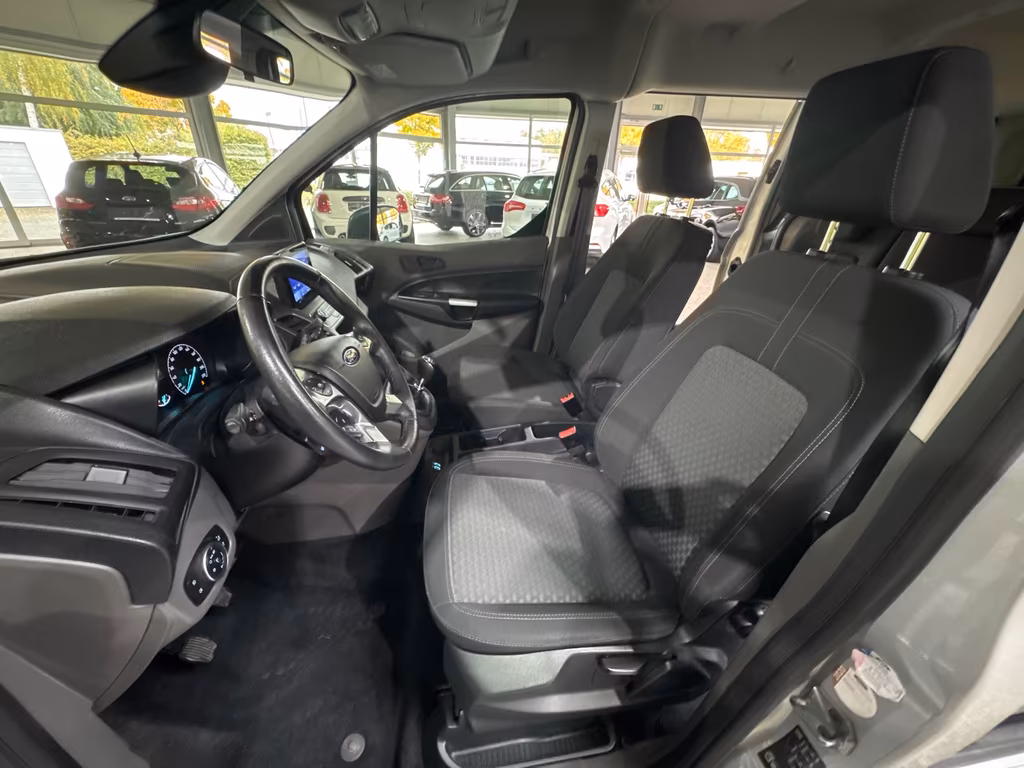 Ford Grand Tourneo