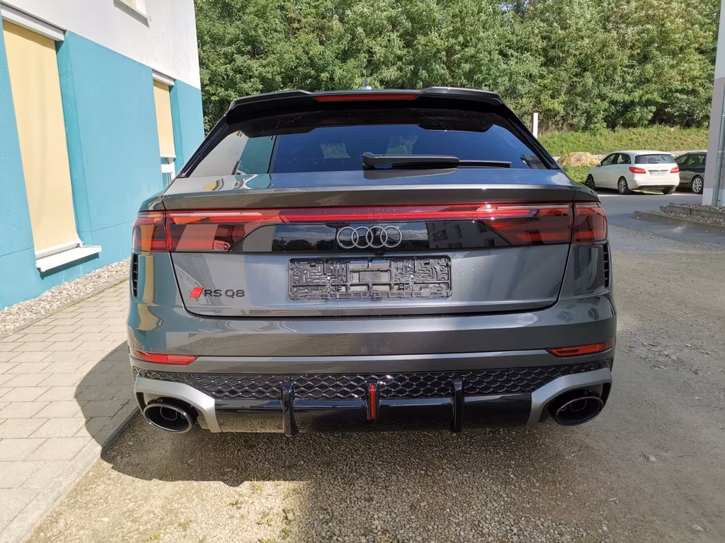 Audi RSQ8