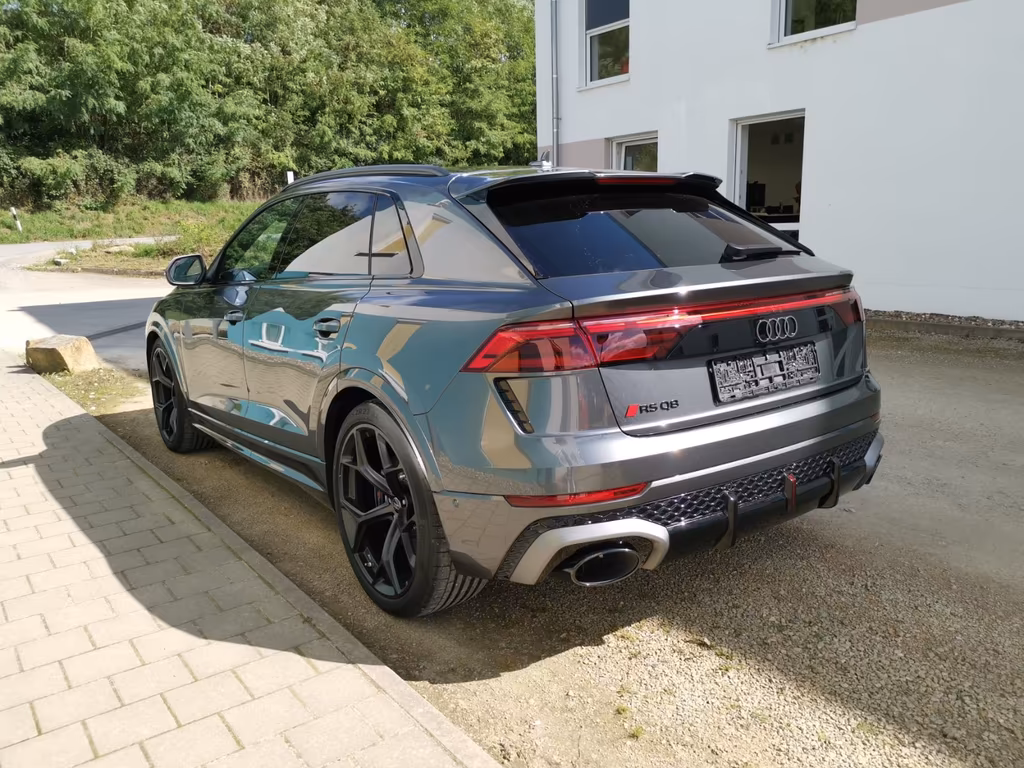 Audi RSQ8