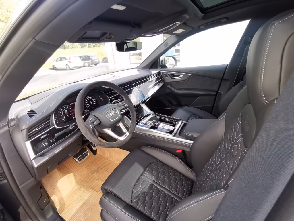 Audi RSQ8