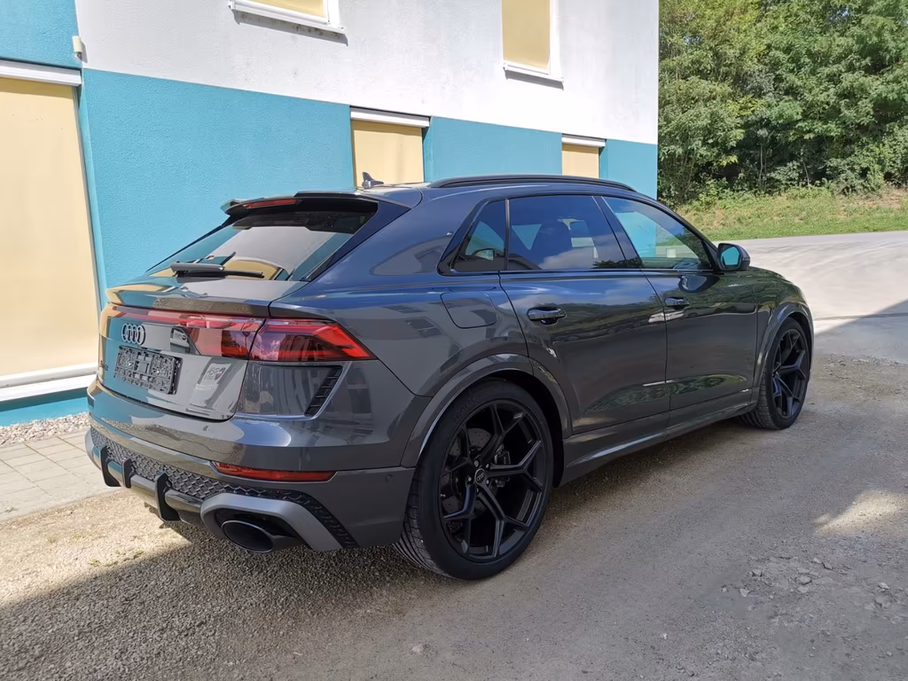 Audi RSQ8