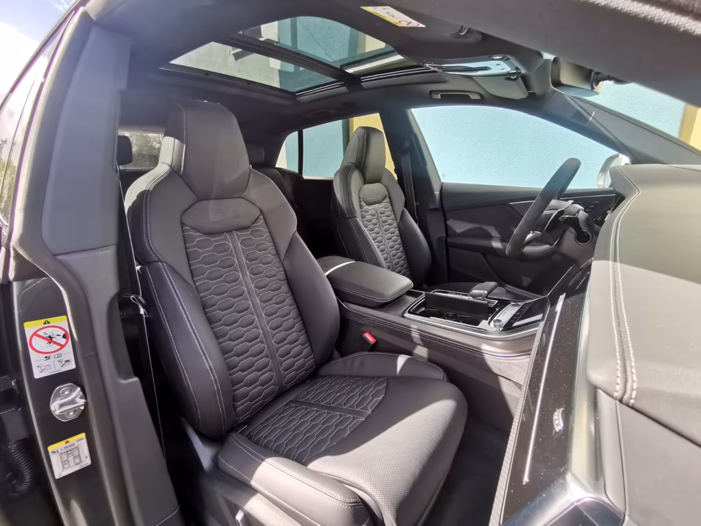 Audi RSQ8