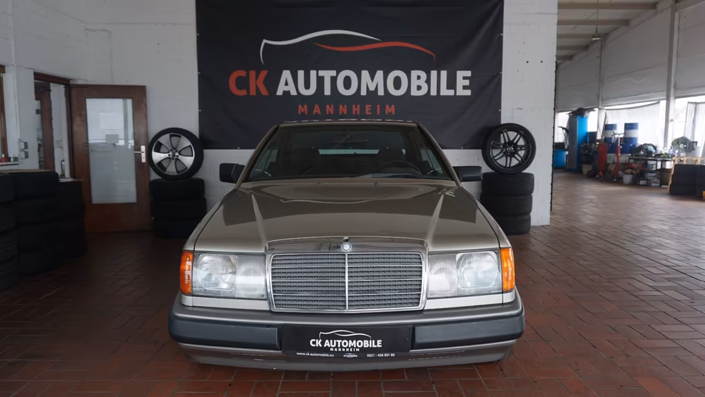Mercedes-Benz E 230