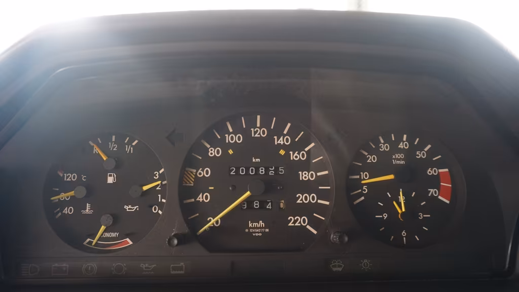 Mercedes-Benz E 230