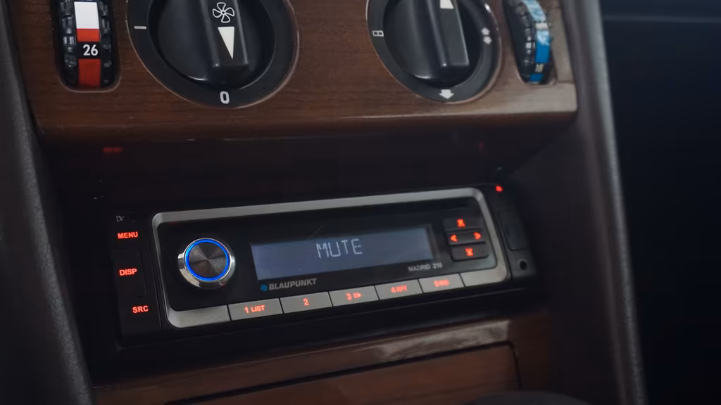 Mercedes-Benz E 230