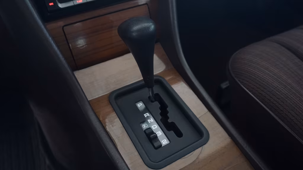 Mercedes-Benz E 230