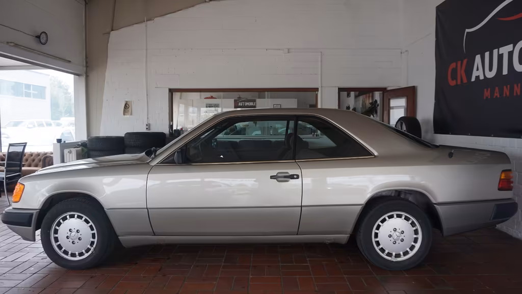 Mercedes-Benz E 230