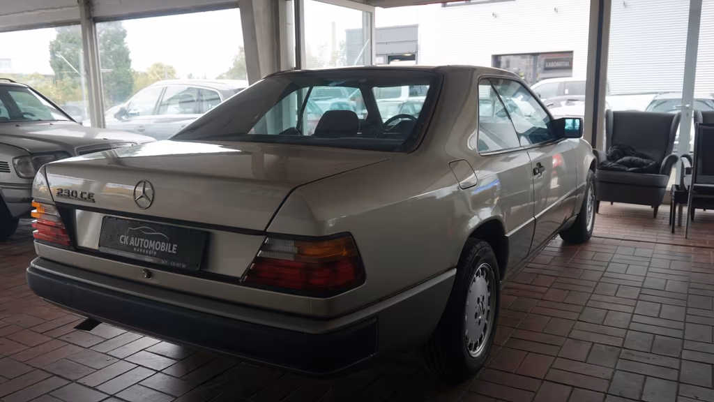 Mercedes-Benz E 230