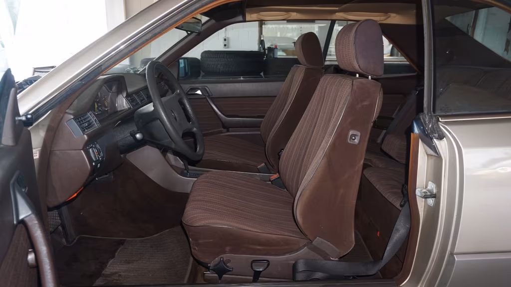 Mercedes-Benz E 230