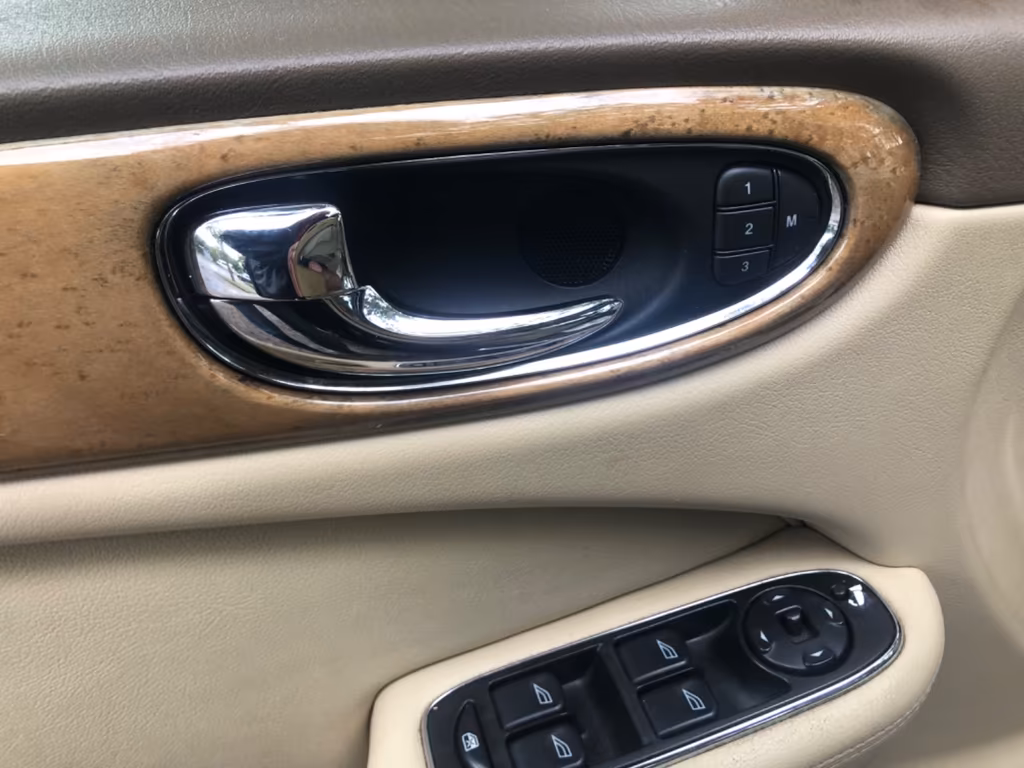 Jaguar XJR