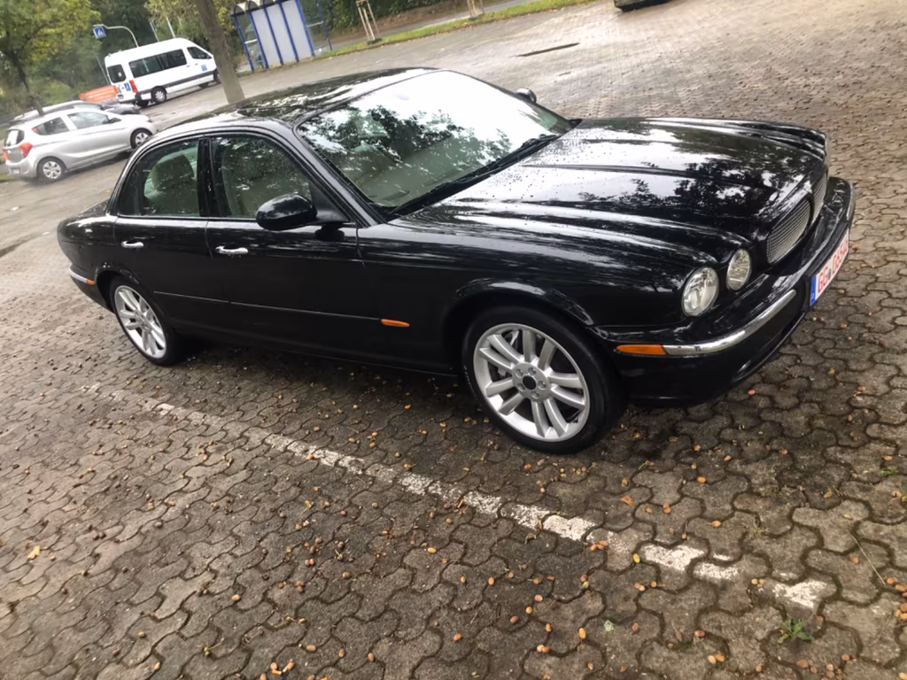 Jaguar XJR
