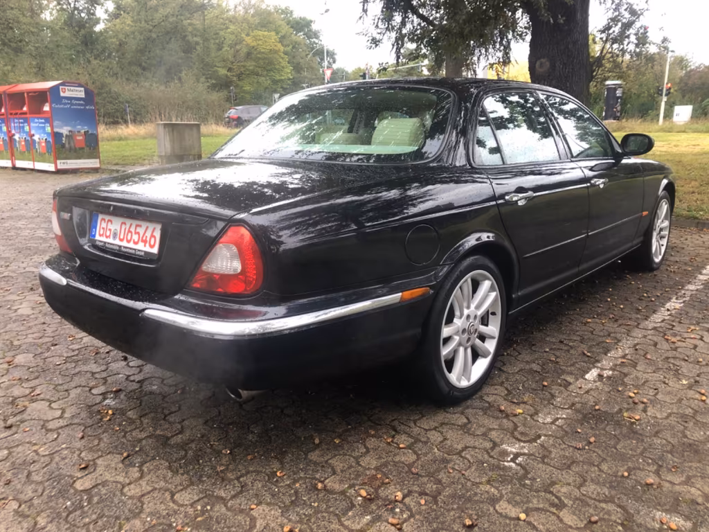 Jaguar XJR