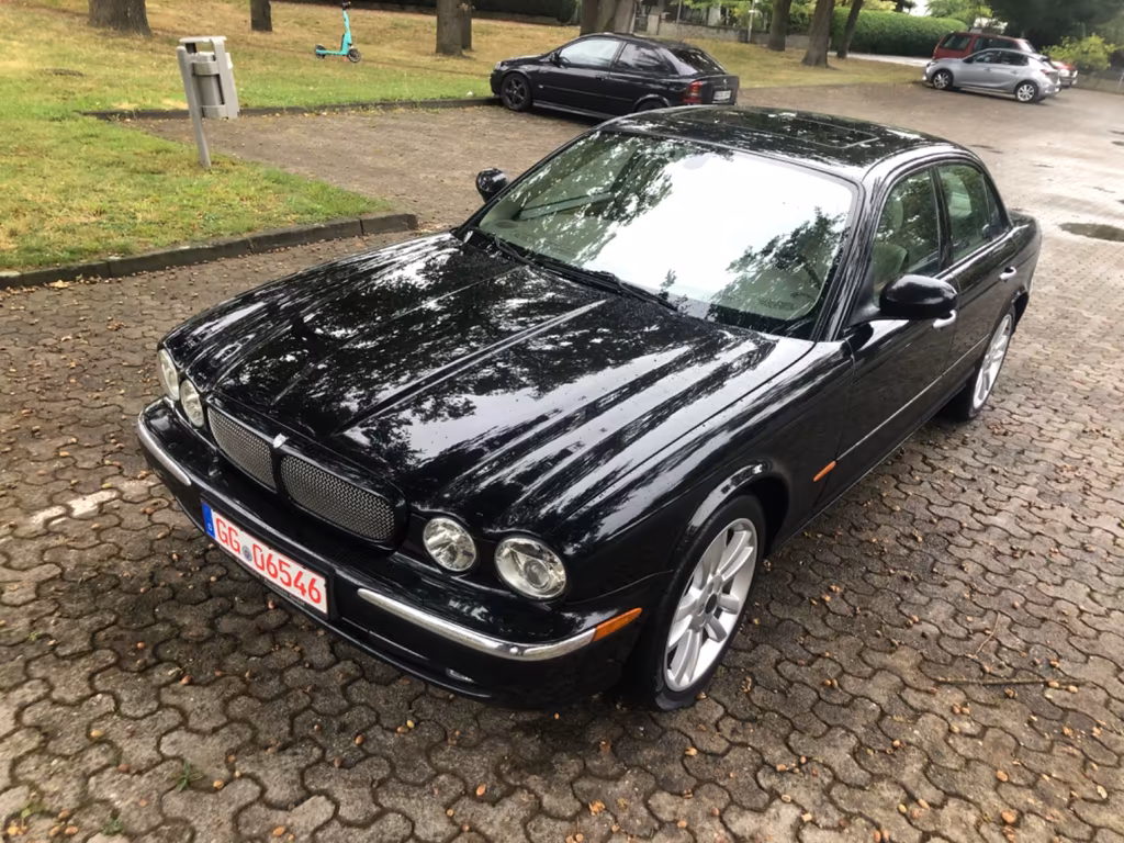Jaguar XJR