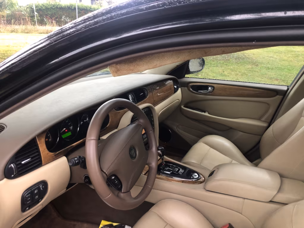 Jaguar XJR