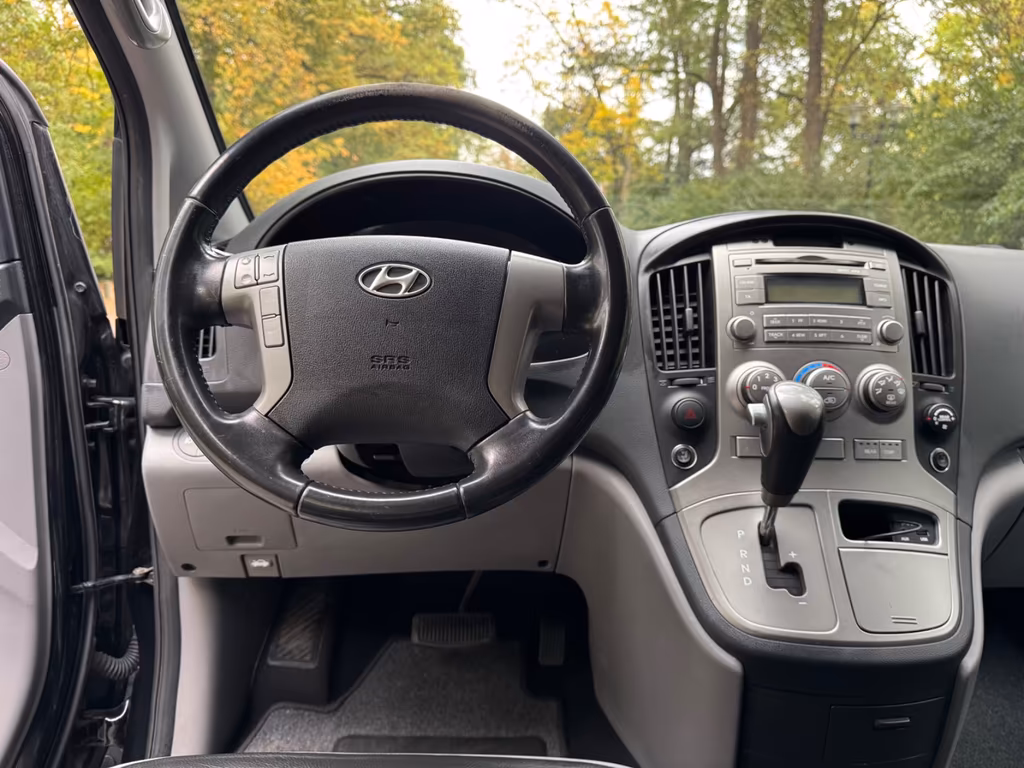 Hyundai H-1 Starex