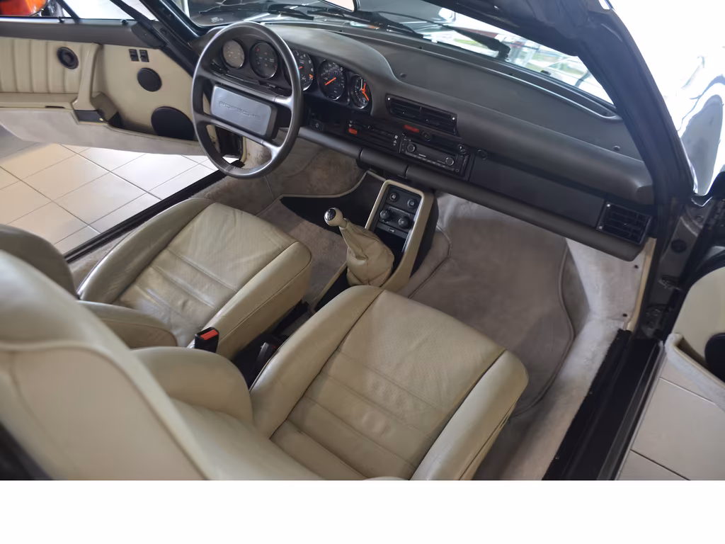 Porsche 930