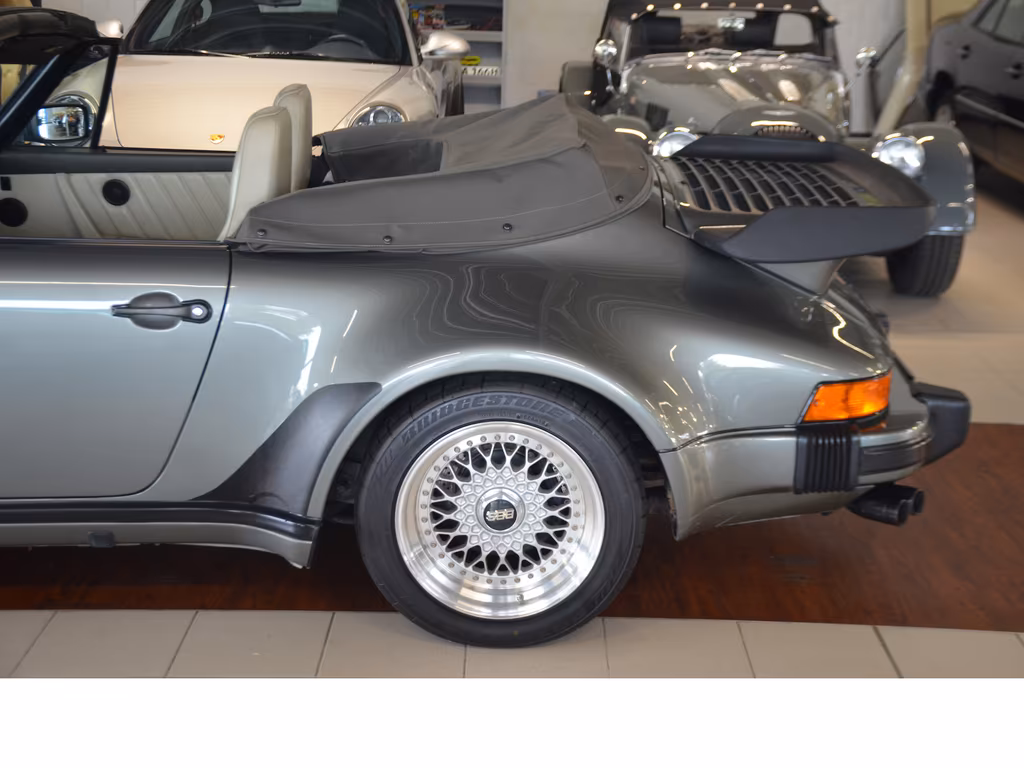 Porsche 930