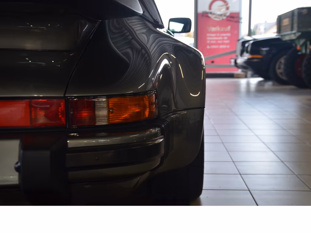 Porsche 930