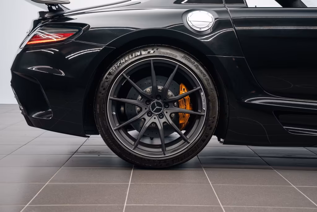 Mercedes-Benz SLS AMG