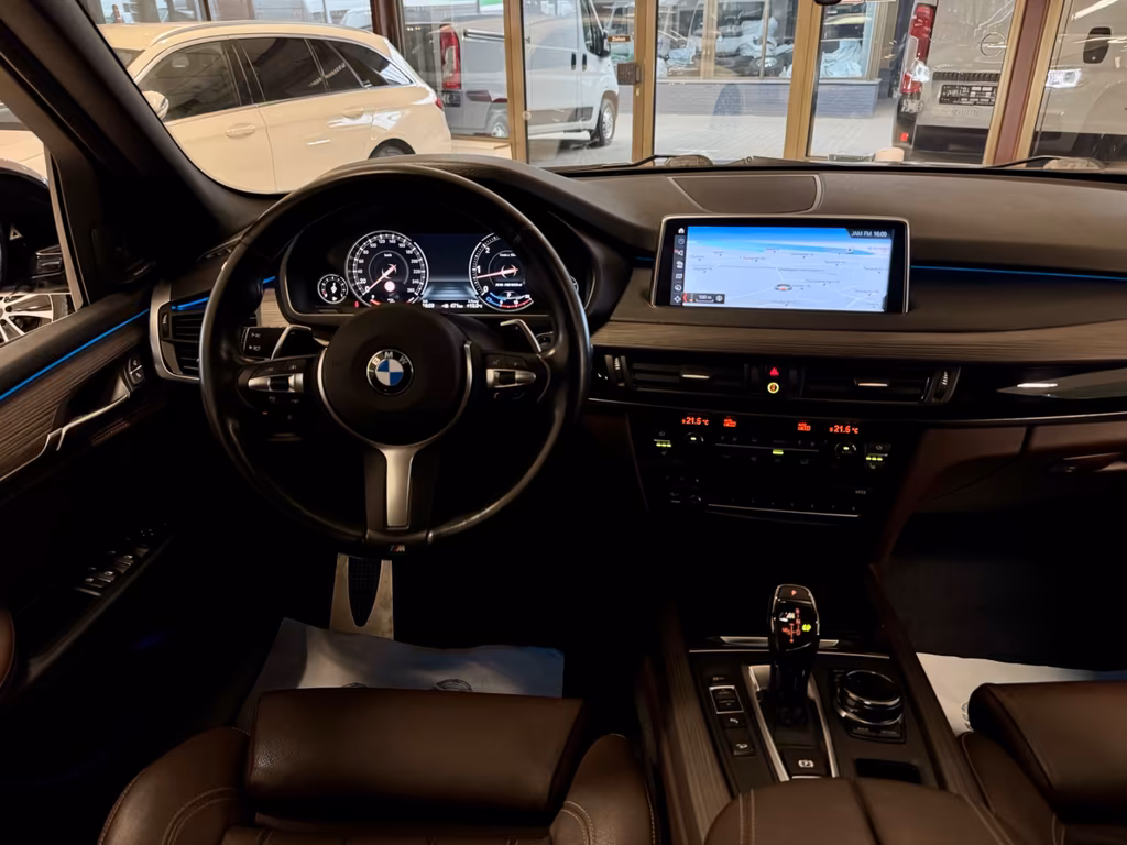 BMW X5 M50