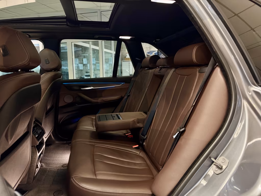 BMW X5 M50