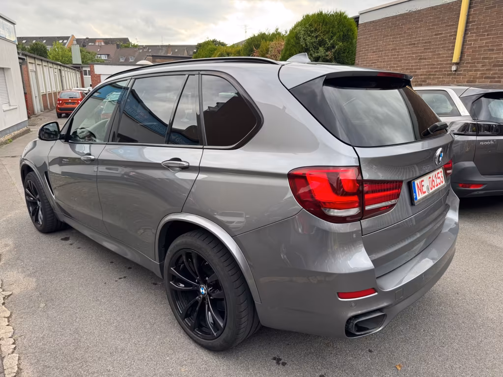 BMW X5 M50