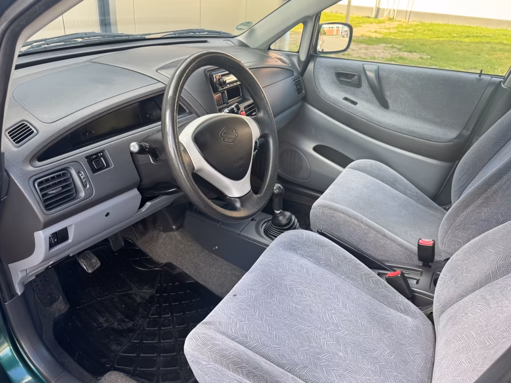 Suzuki Liana