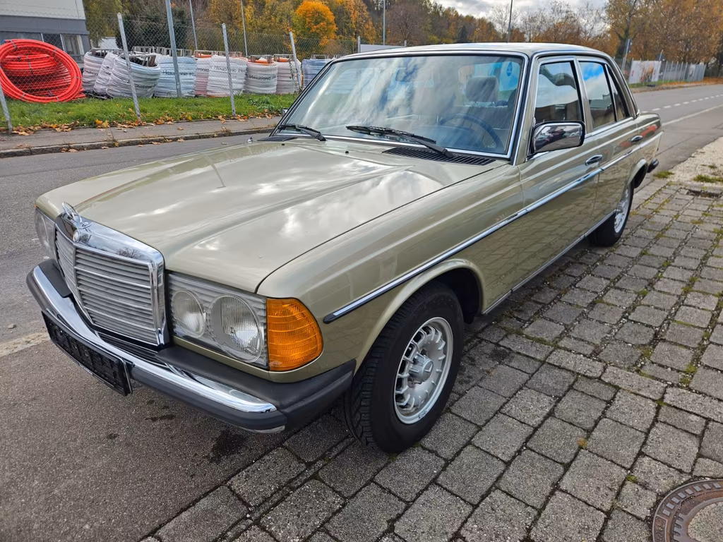 Mercedes-Benz 240