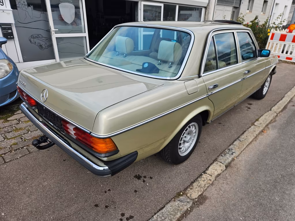 Mercedes-Benz 240