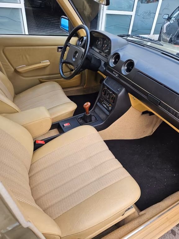 Mercedes-Benz 240