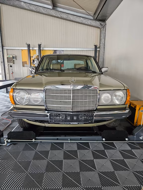 Mercedes-Benz 240