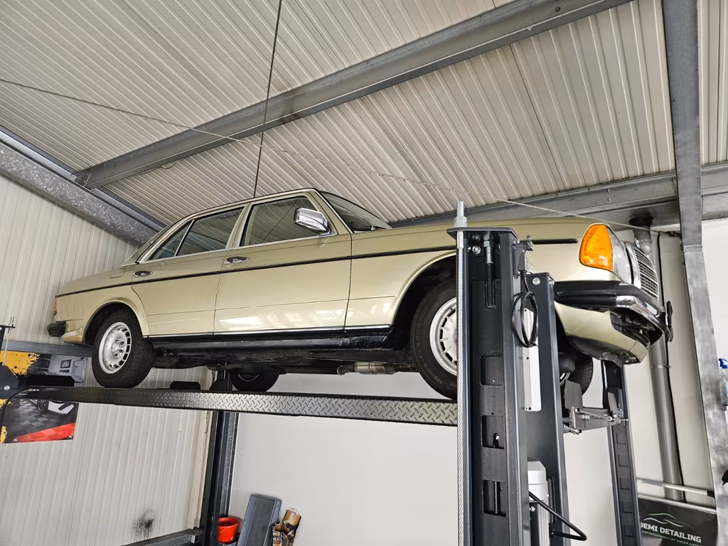 Mercedes-Benz 240