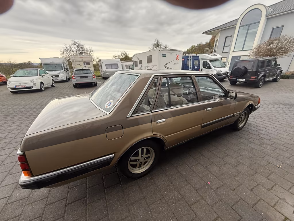 Nissan Laurel